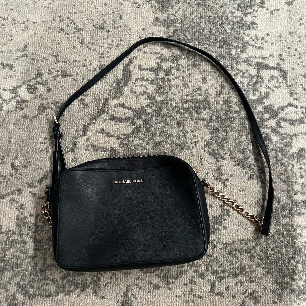 Michael Kors. Black crossbody